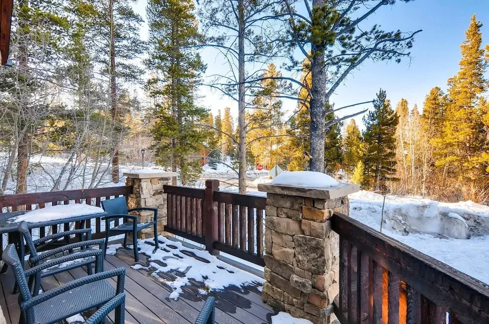 Bear Tracks Lodge