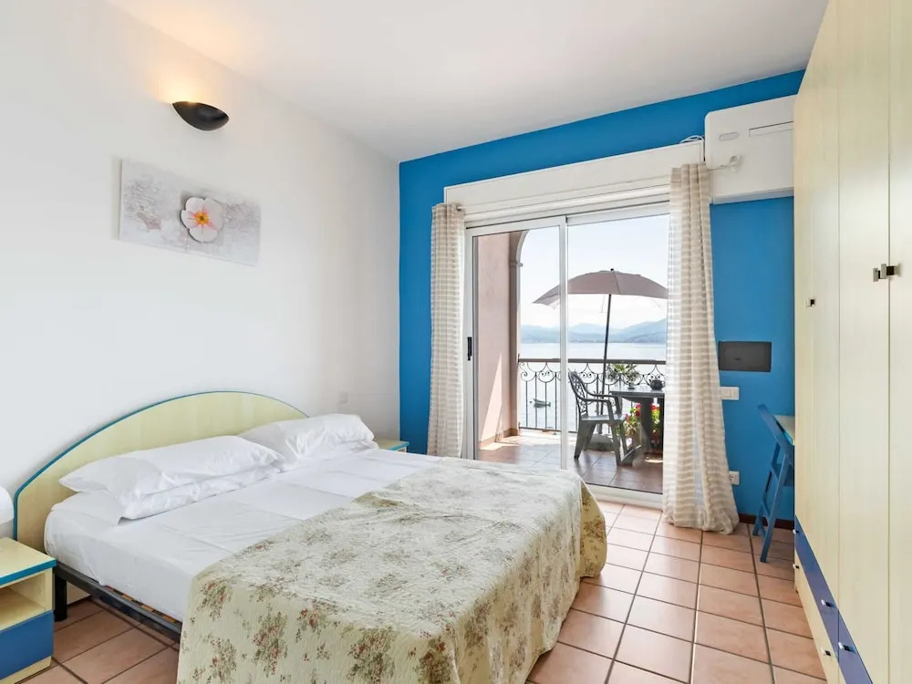Apartment in Oggebbio With Sea View Terrace