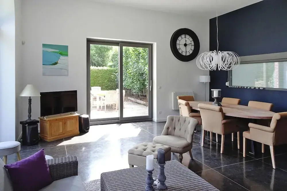 Architectural Villa Near the Coast, Sainte-colombe