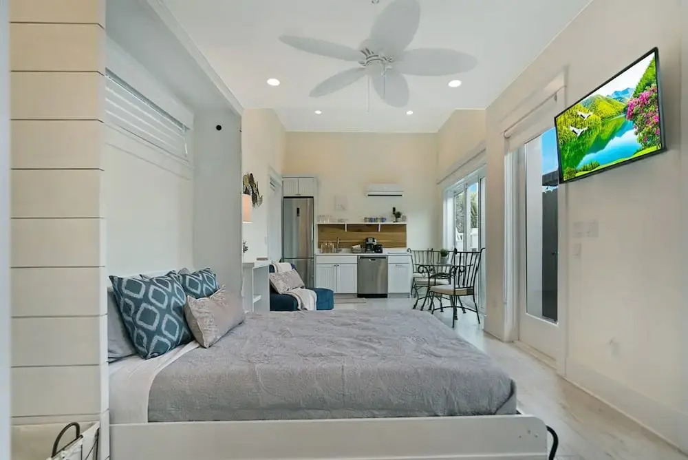 100 Steps to Beach Deck w Ocean View Beach Gear