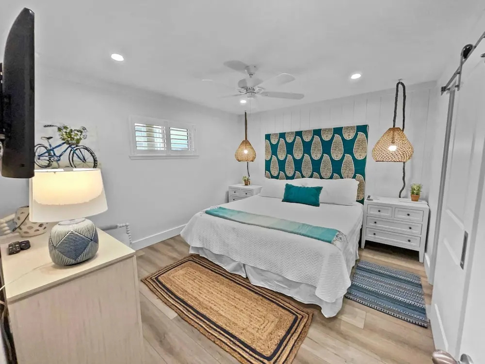 Endless Waves -208 ES - 1 Br condo by RedAwning