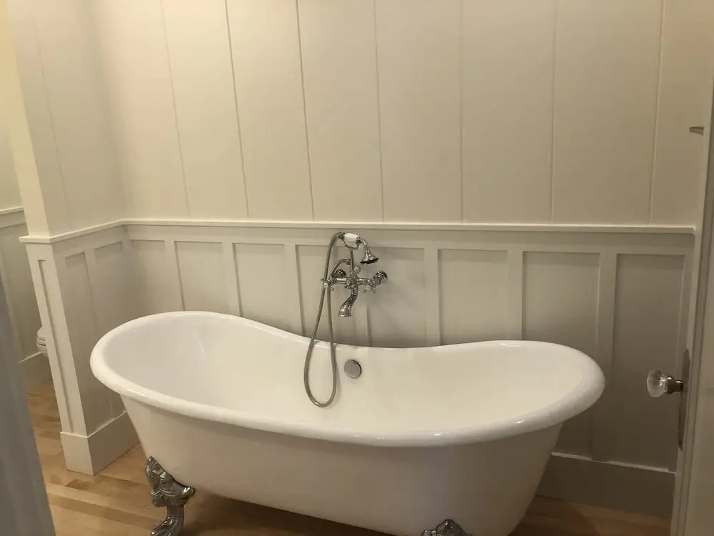 Gorgeous Renovated 1937 Plantation Style Beach House 50 Steps to the Center of the Beach home