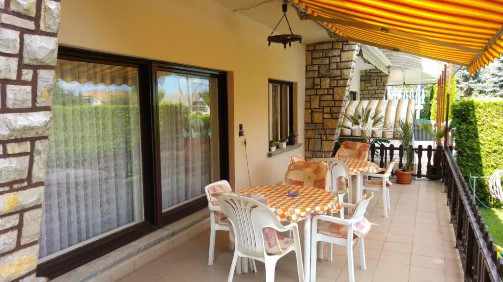 Crystal Apartement A