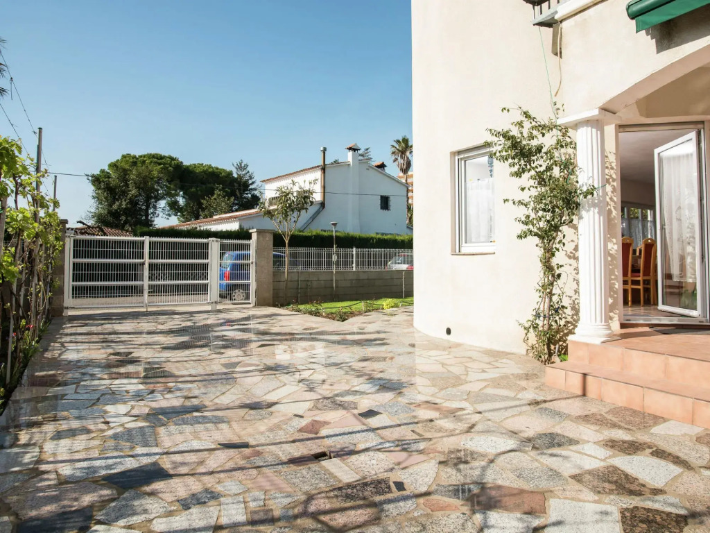 Holiday Home with private pool in Sant Pere Pescador