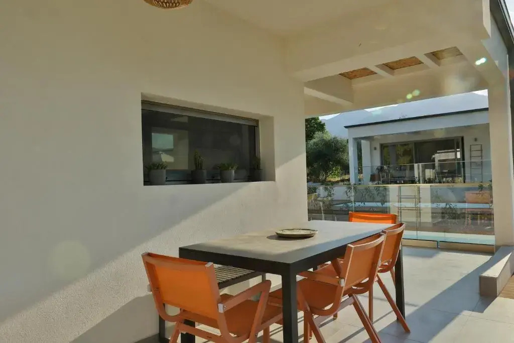4 Roses Pool Villas
