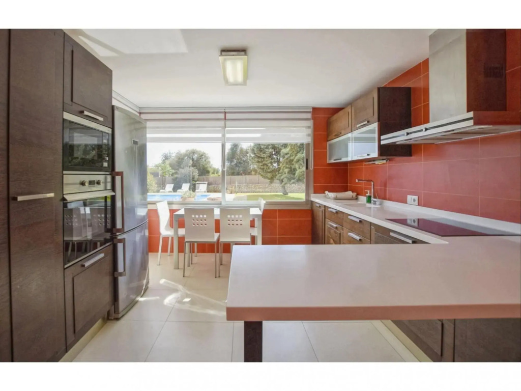 Recently Built Country House in a Minimalist Style, Private Pool Detached