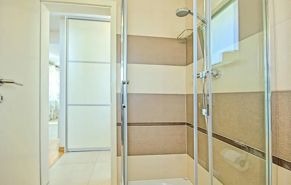 Stunning Home in Liznjan With 3 Bedrooms, Wifi and Outdoor Swimming Pool