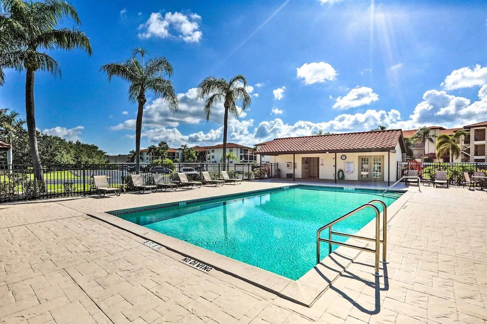 Stylish Fort Myers Condo ~ 2 Mi to Beaches!