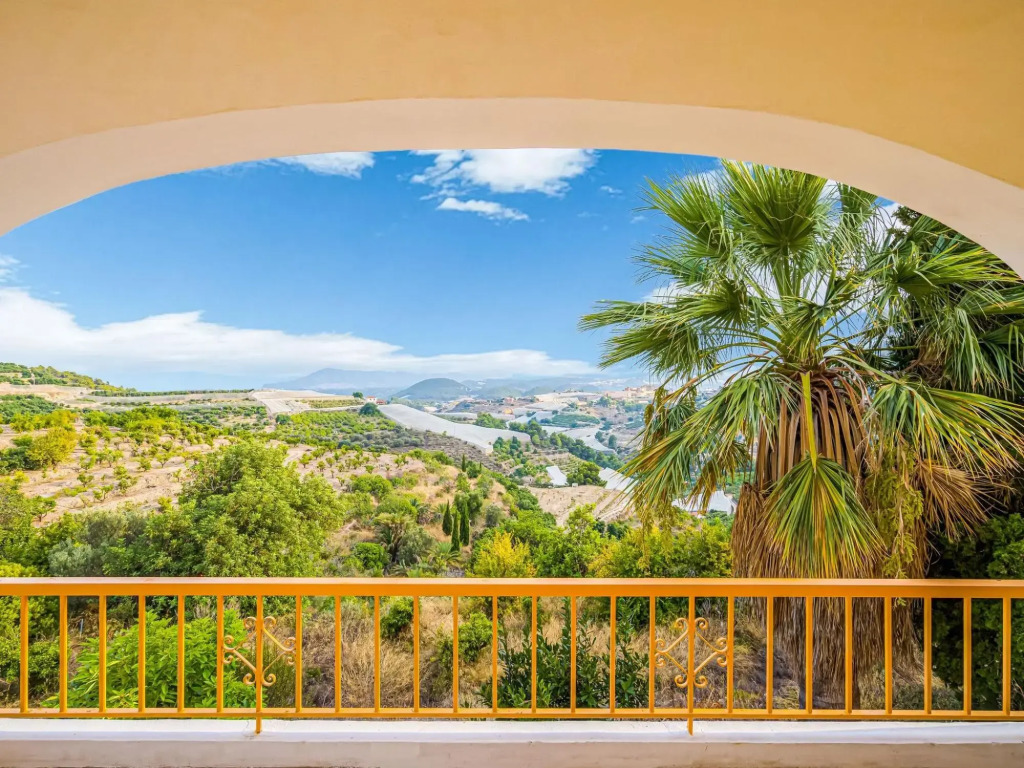 Delightful Holiday Home in Callosa d' Ensarria With Pool