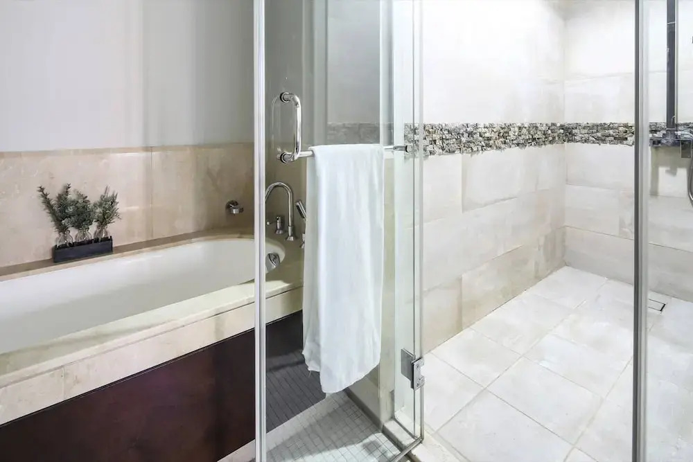 Light + Beautiful 1BR in Amazing Downtown Dubai!