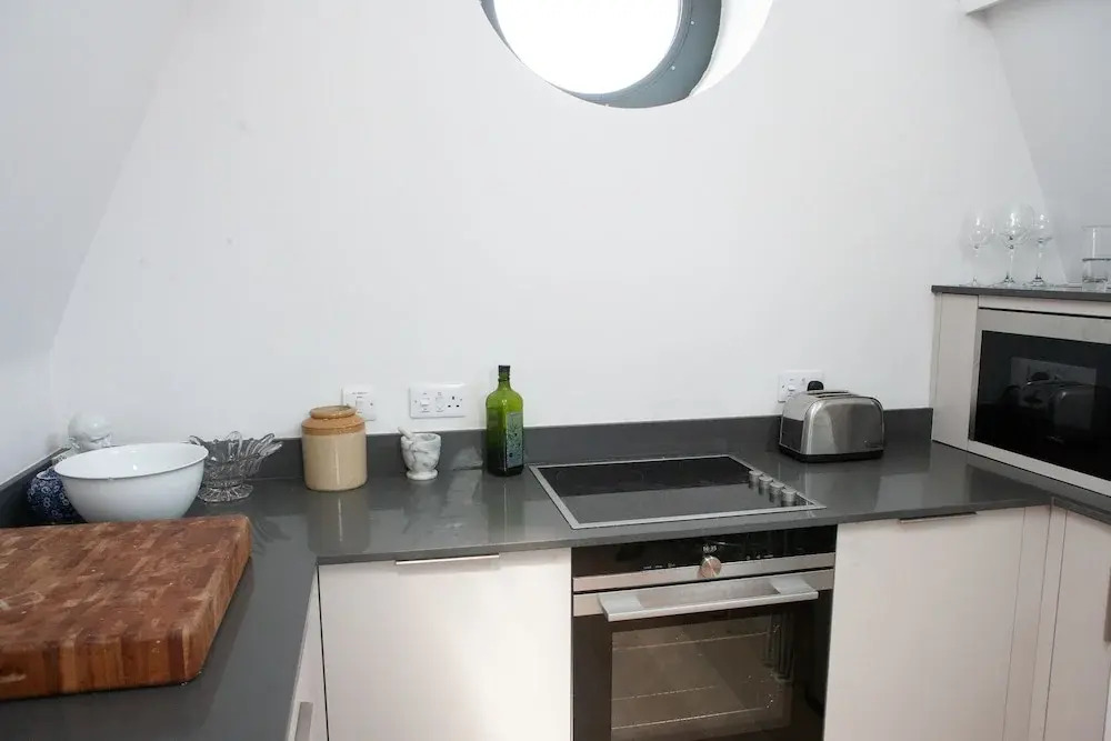 Modern 1 Bedroom Flat in Converted Church