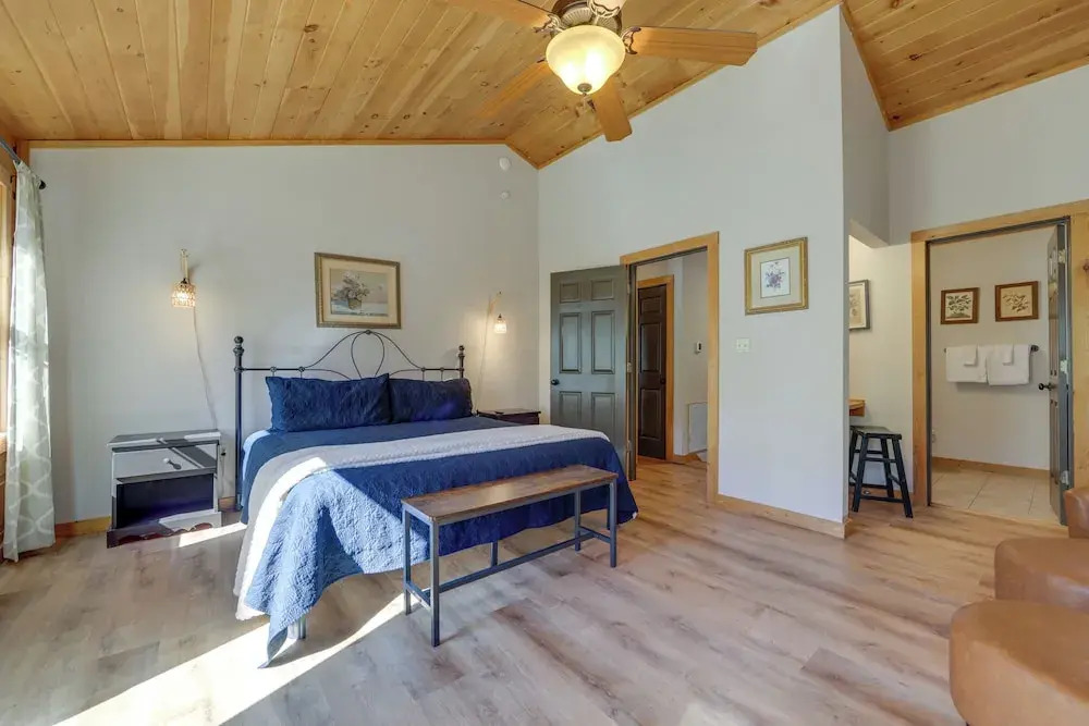 Pet-friendly Gatlinburg Retreat w/ Community Perks