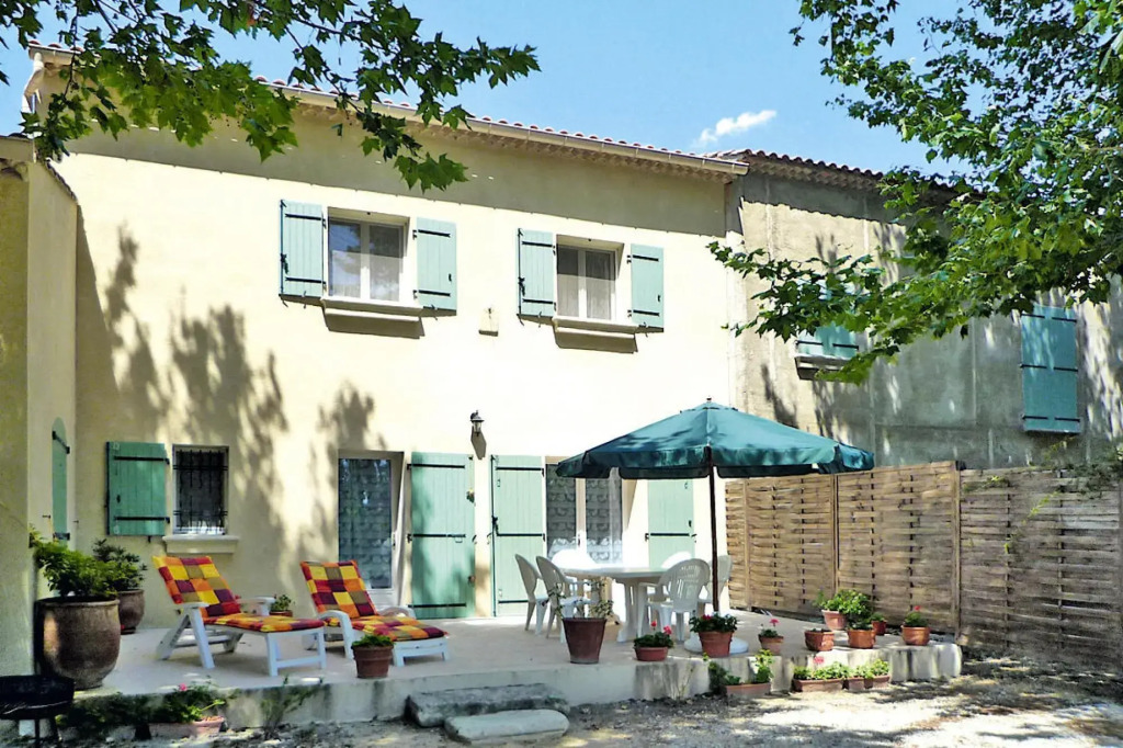 Country House With Private Terrace, Beaucaire