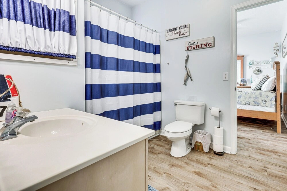 Carolina Beach Condo With Deck: Steps to Shore!