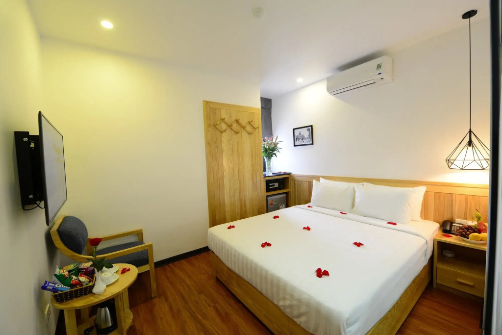 Blue Hanoi Inn Luxury Hotel