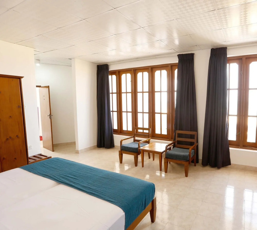 C Negombo
