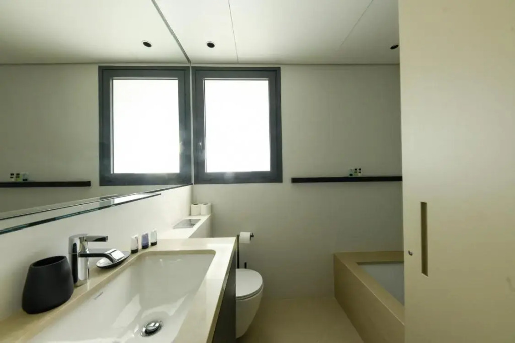 Modern and Vibrant 2BR apartment with Private Balcony