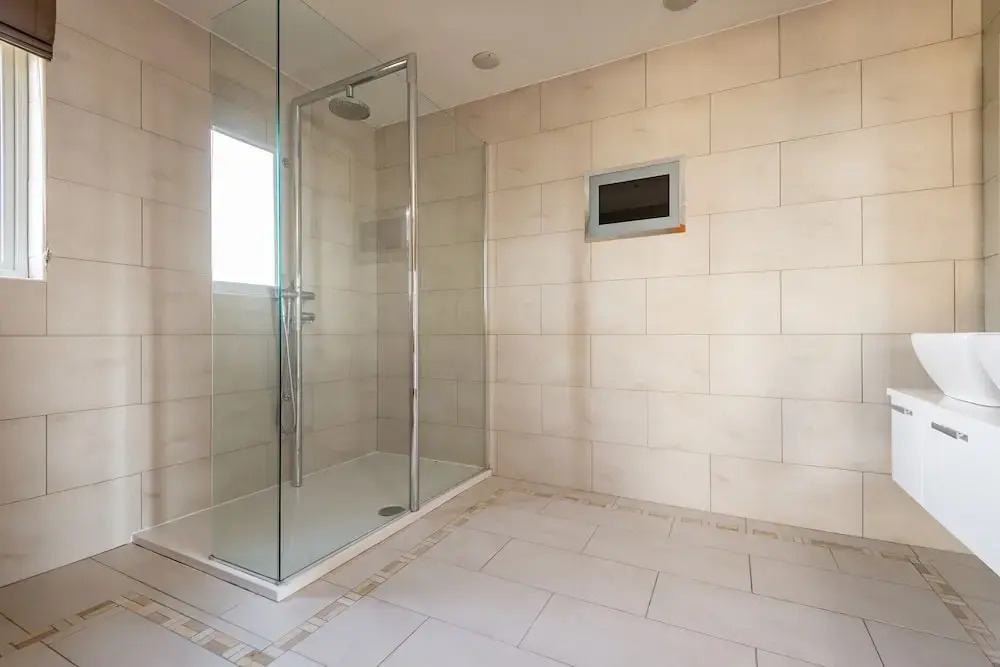 Luxury 6 Bed House With Pool