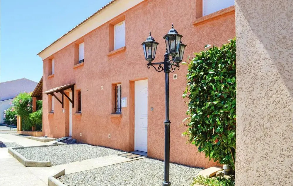 House With 2 Bedrooms in Prunete, With Pool Access and Terrace - 200 m