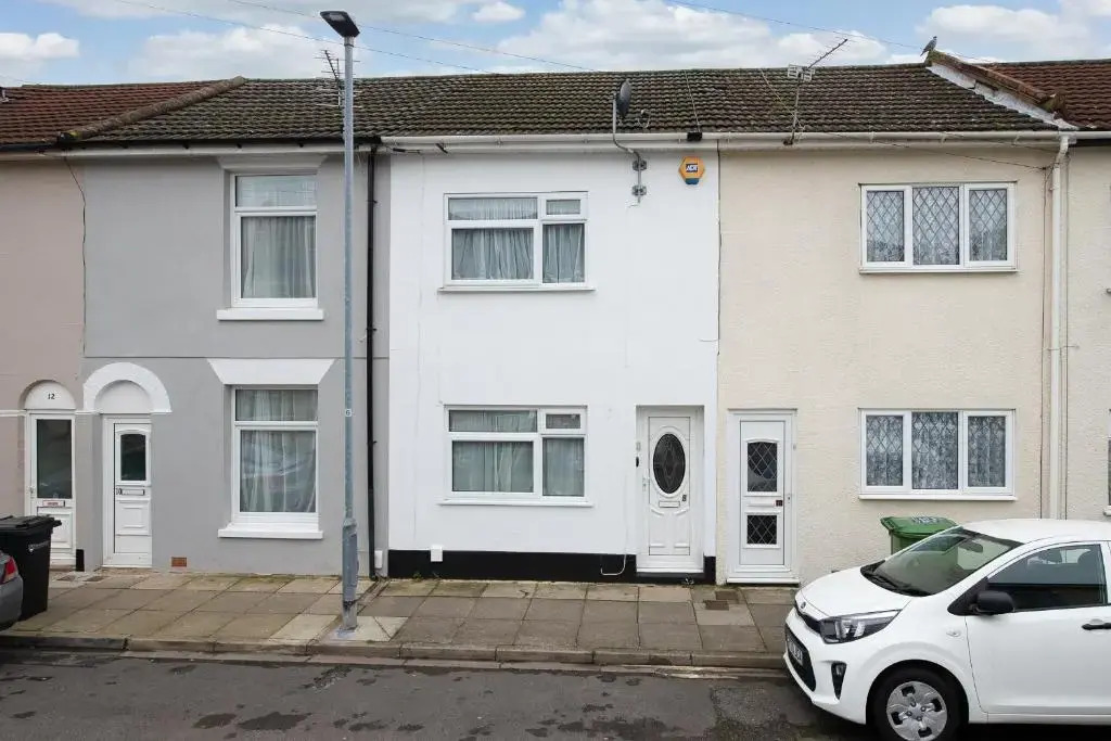 Cosy Contractor & Family House with Free Parking by ComfyWorkers