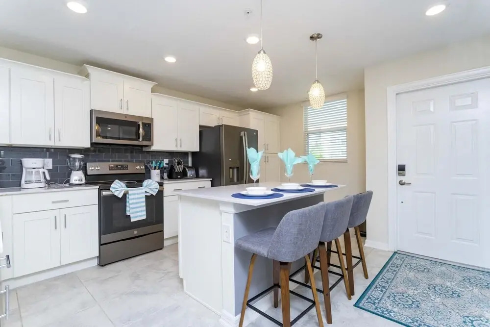 Stunning 2 Bd Apto Close to Disney Storey Lake Resort 105