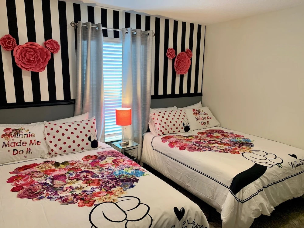 Marvelous 5 Bedroom w/ Pool Close to Disney 4811