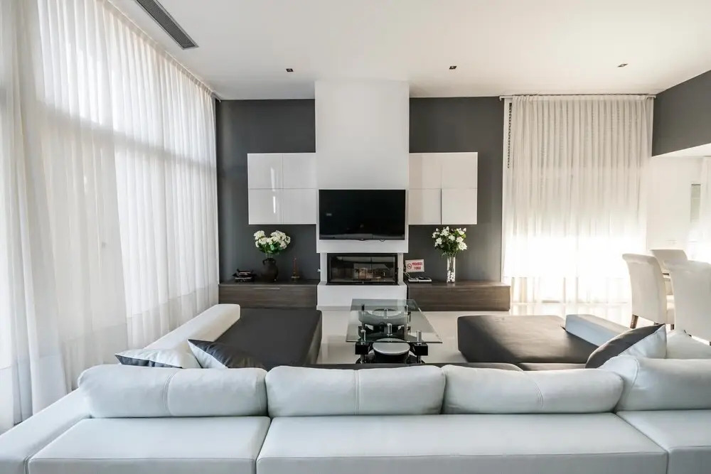 Luxurious Villa. Overflowing Pool 100 Meters From the Beach