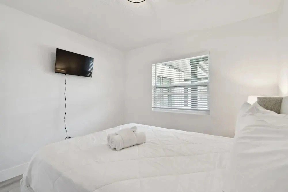 Stylish Treasure Island Getaway - 117 127th Ave E Unit 8