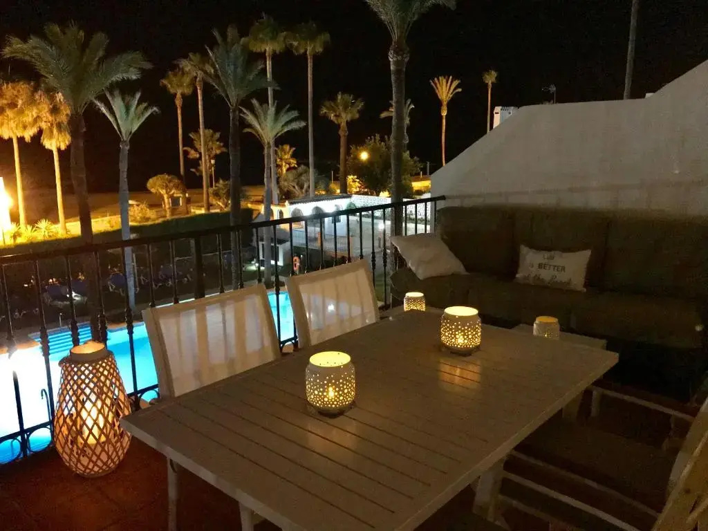 2204-Luxury apt on the beach,new,on duquesa port!