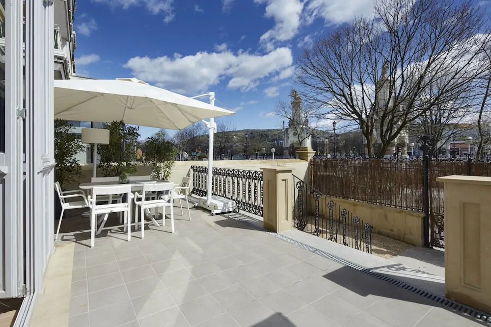 La Dolce Vita Apartment by FeelFree Rentals