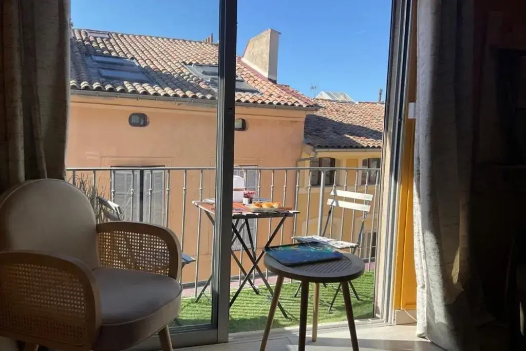 Nice Studio 20 M Near The Place D'albertas!