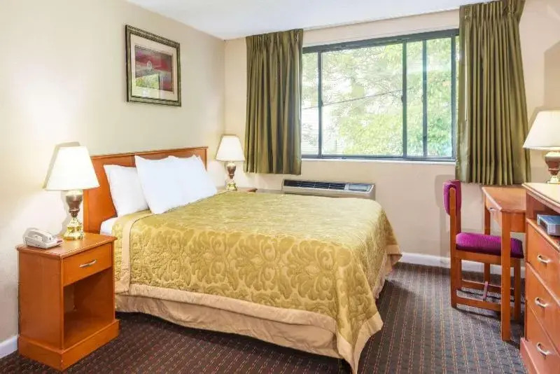 Super 8 by Wyndham Watertown/Cambridge/Boston Area