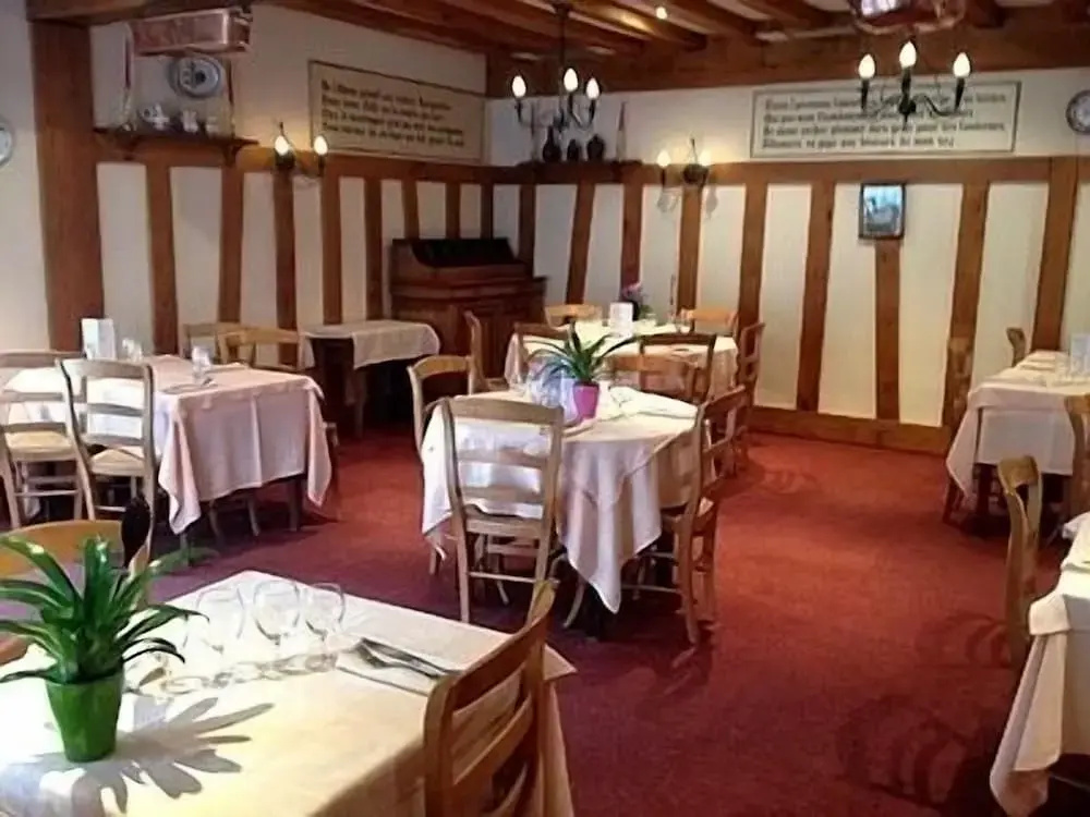 Hôtel Restaurant La Paix La Robe et le Palais
