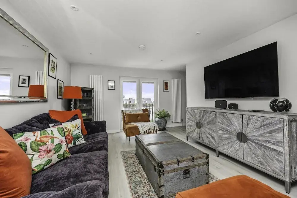 Sunset Townhouse With Free Parking
