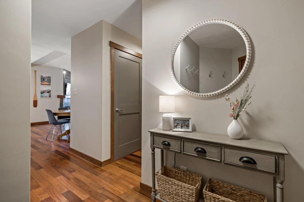 RidgeView Loft - Top Floor 2 Bed 2 Bath, Amazing Views