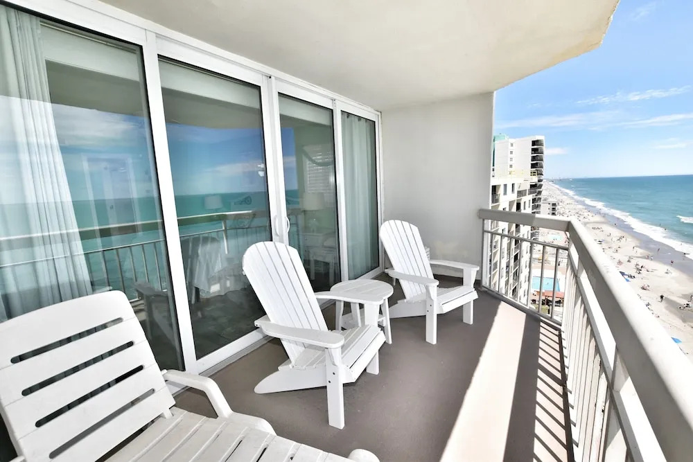 1001 Waters Edge Resort 3 Bedroom Condo by RedAwning