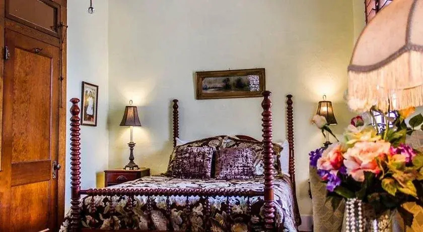 Nutt House Hotel