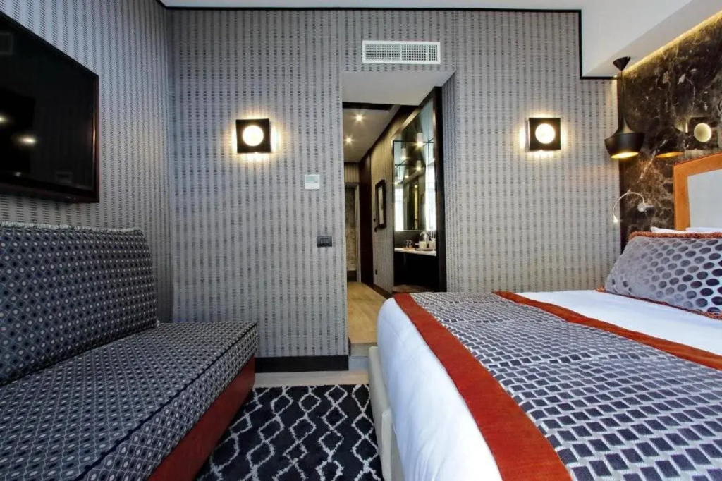 HELMIRAGE Piazza di Spagna Suite