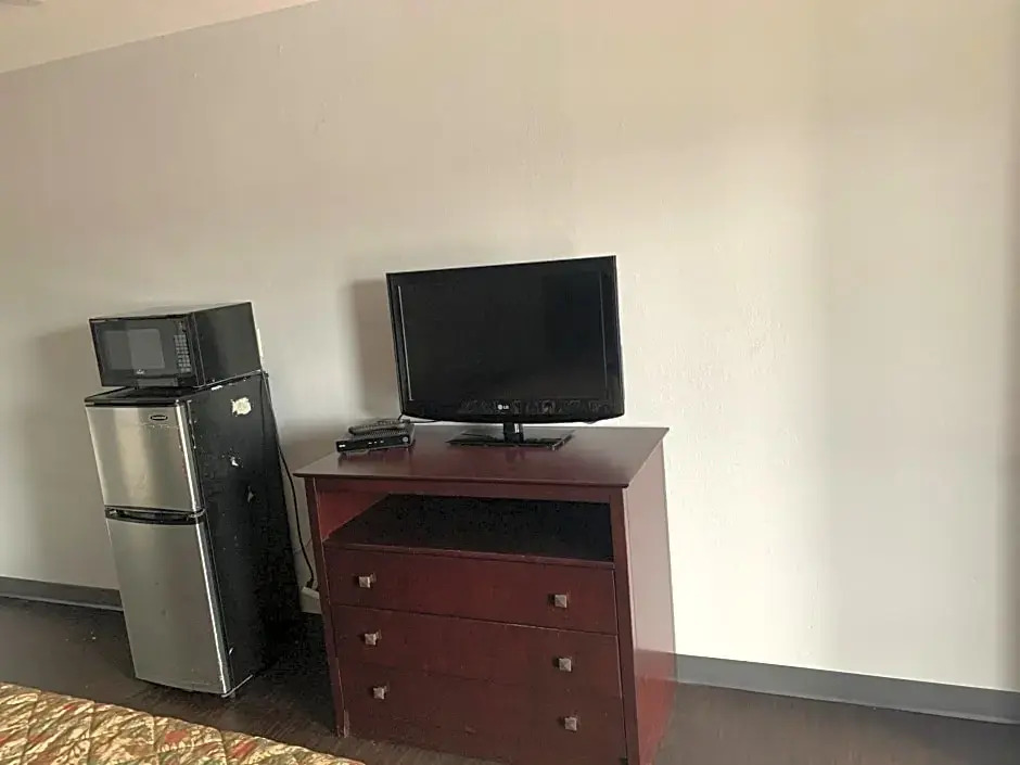 DELUXE INN augusta
