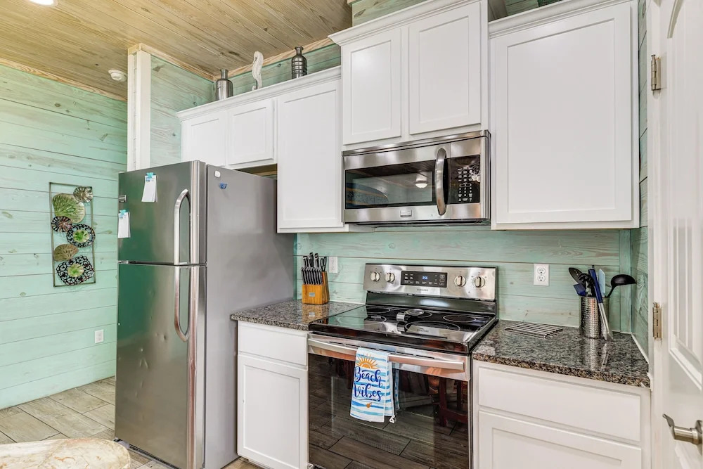 2 Blocks to Beach Surf Station in Port Aransas