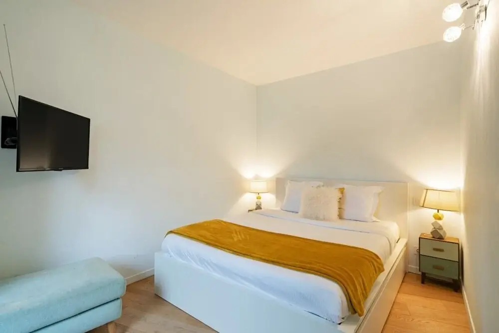 Bright 1-Bed Apartment, Perfectly Located in Paris