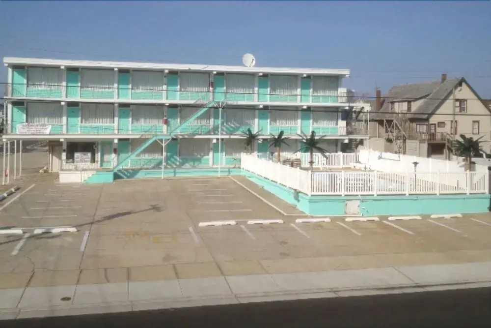 Island Breeze Motel