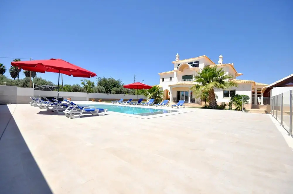 Stunnig 5 Bedroom Private Pool Villa With Cinema Room