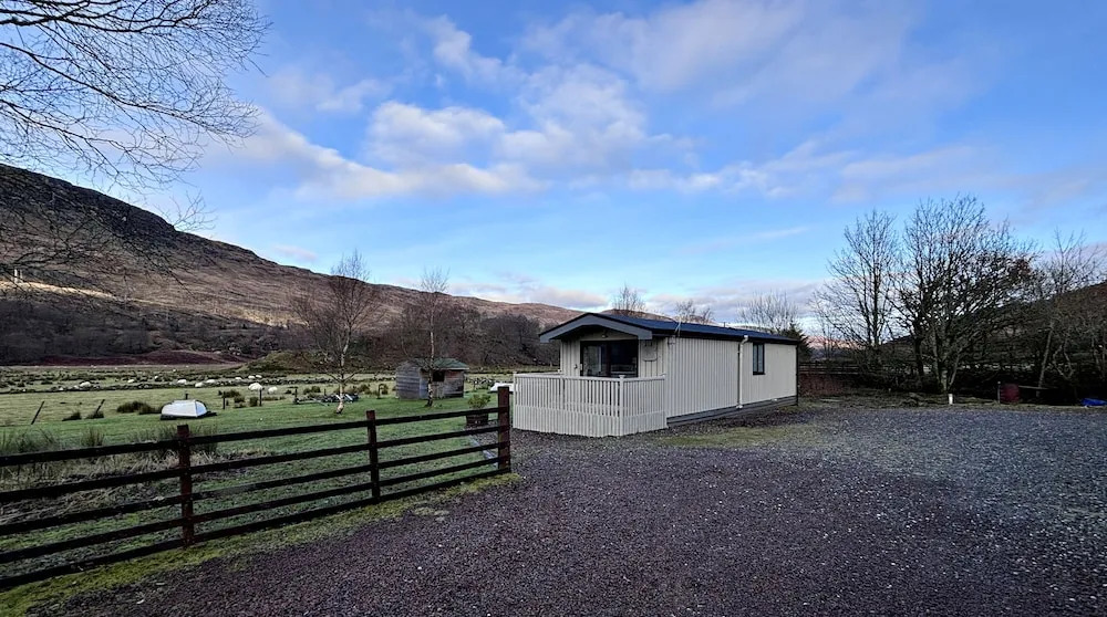 Lapwing Lodge with loch and mountain view