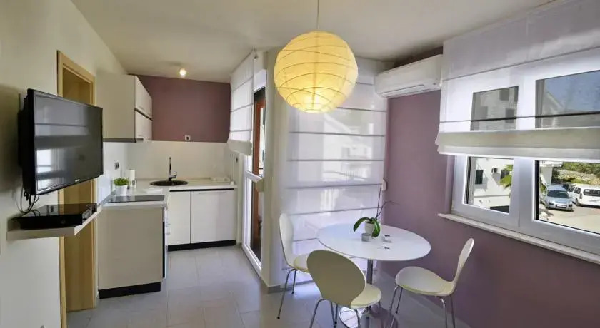 Deluxe Apartments Primi