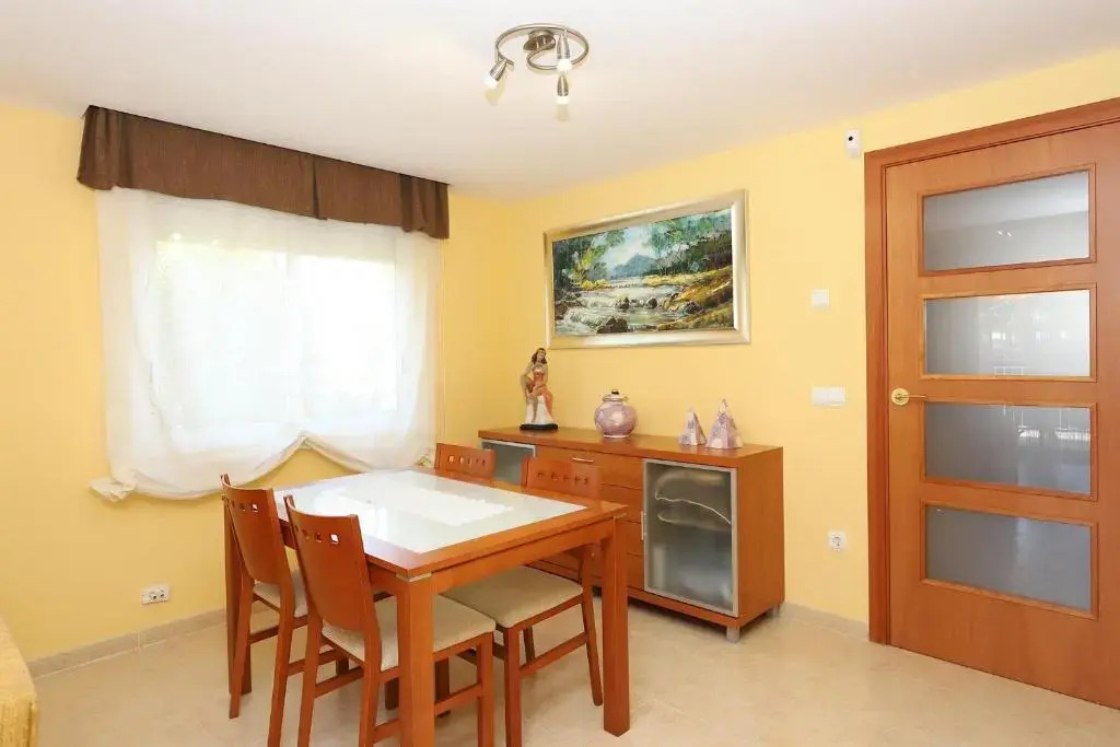 AT131 Aire acondicionado, comunidad con piscina, playa a 800m