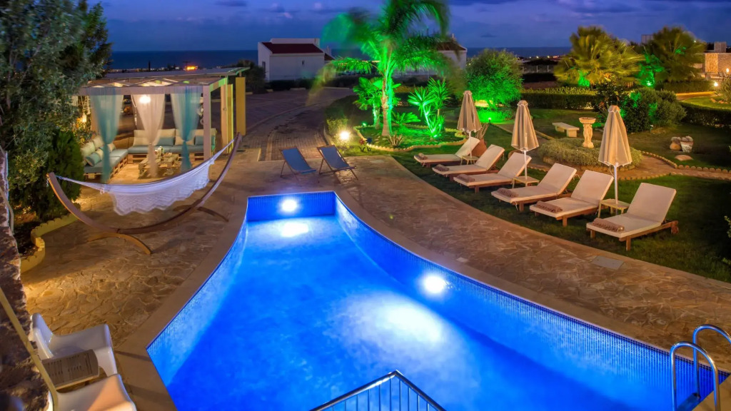 Azzuro Villa with private pool by Estia