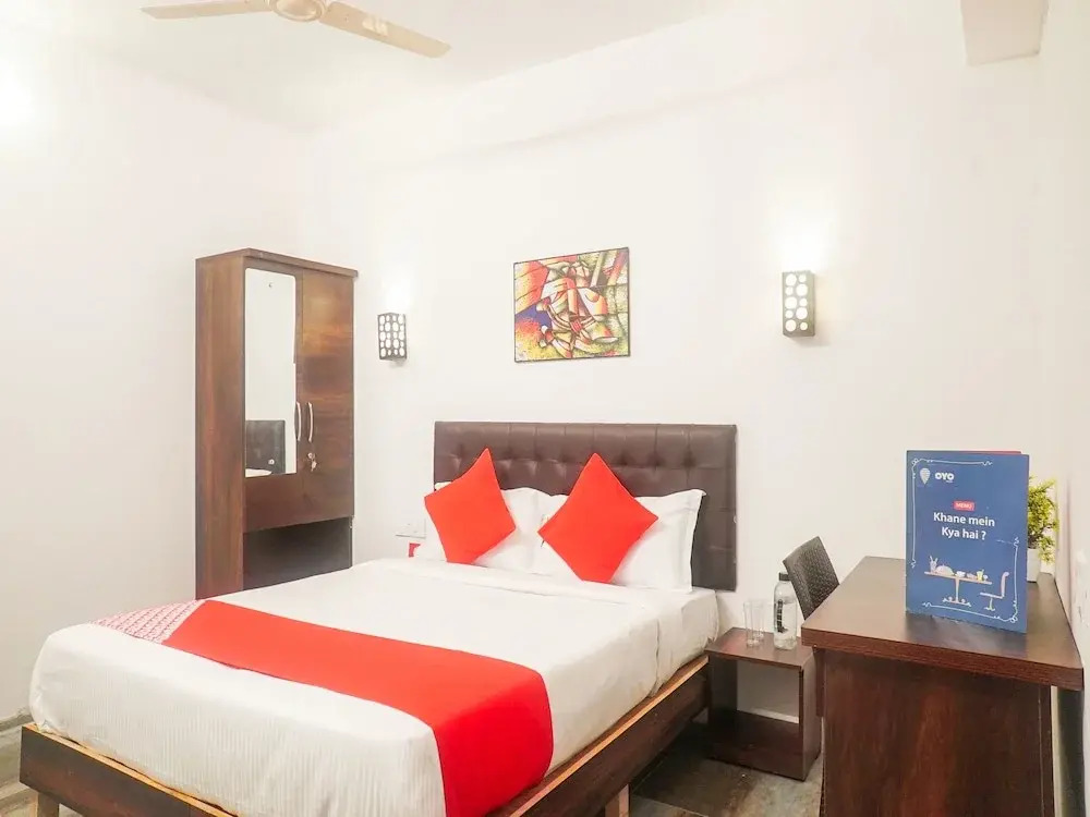 OYO 13304 Divine Destination