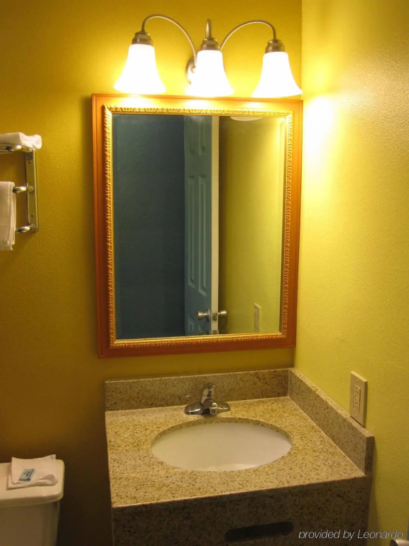 Aqua Breeze Inn