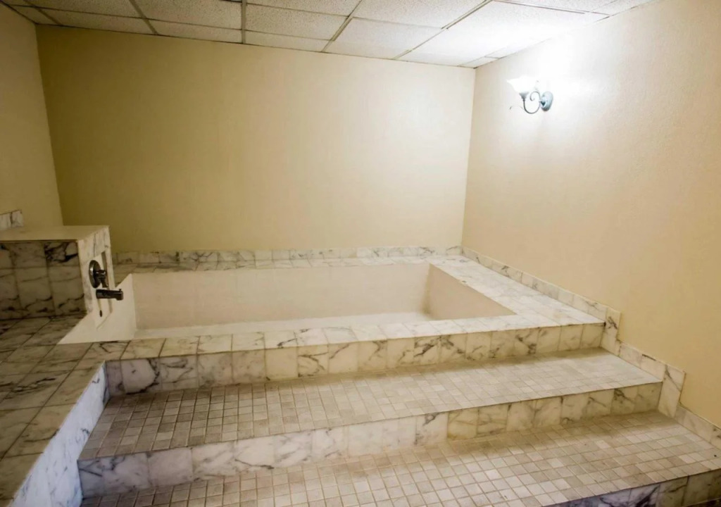 Clarion Inn & Suites Miami International Airport